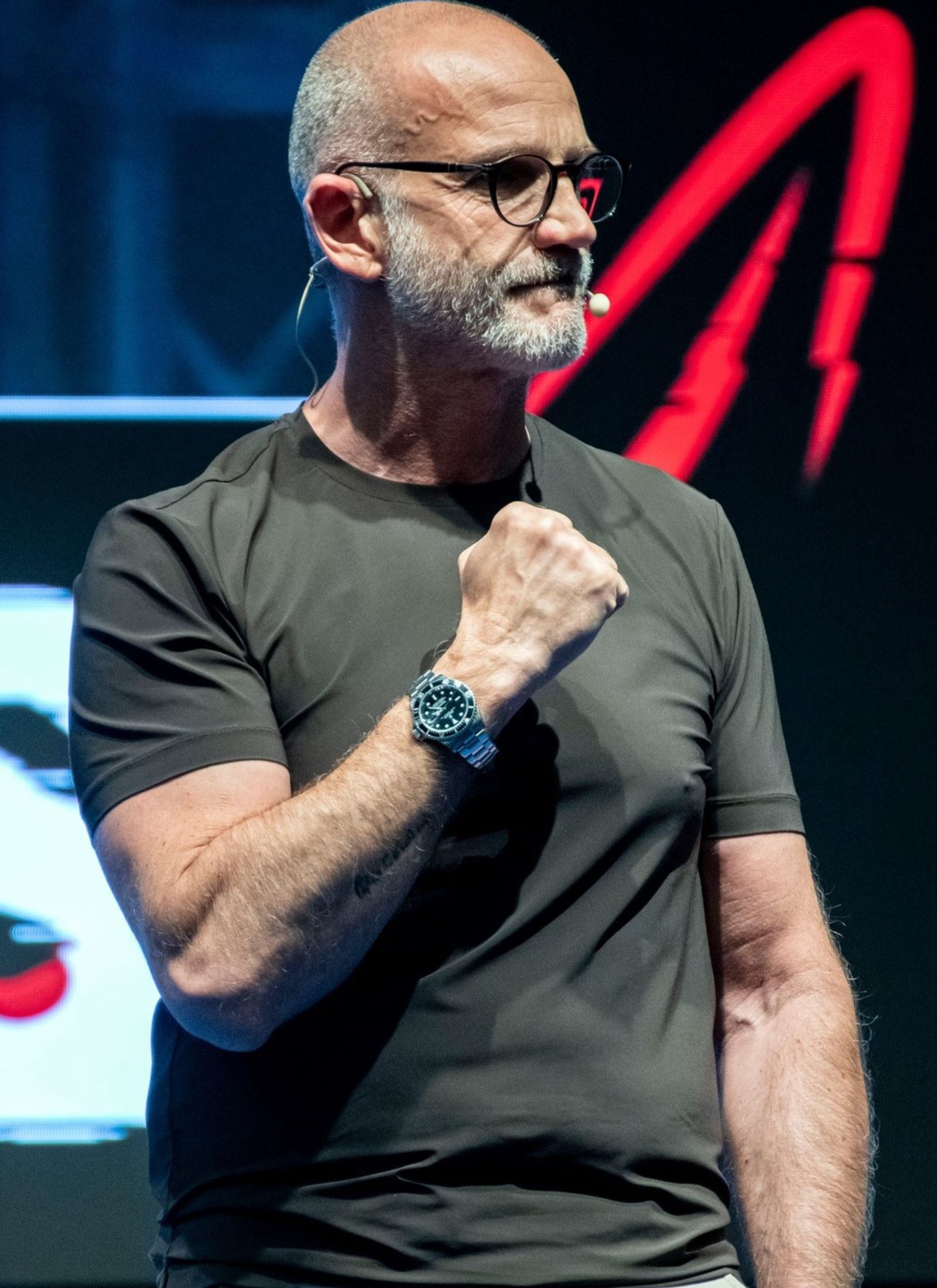 Antonio Pipio sul palco durante un intervento formativo – esperto in Neuroscienze Cognitive e comportamentali e co-founder di Health Coaching Academy